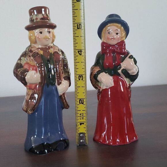 Caroling Couple Porcelain Salt and Pepper Shakers - Picture 10 of 12